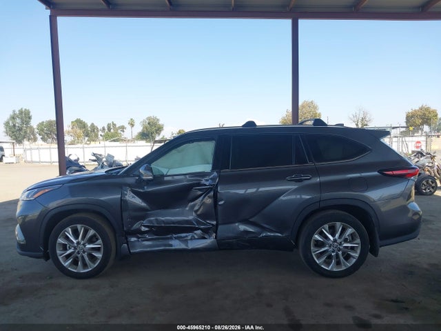 Toyota Highlander Limited 2024 5TDKDRBH1RS551780 Image 14