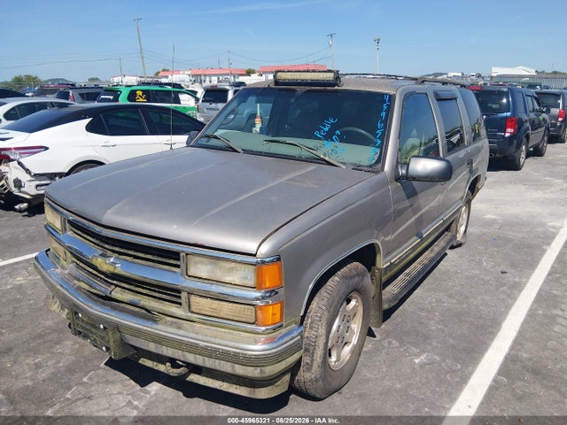 45965321 :رقم المزاد ، 1GNEK13R7XJ318127 vin ، 1999 Chevrolet Tahoe Ls مزاد بيع