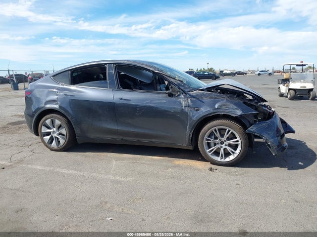 Продаж на аукціоні авто 2024 Tesla Model Y Long Range Dual Motor All-wheel Drive, vin: 7SAYGDEE1RF064561, номер лоту: 45965480