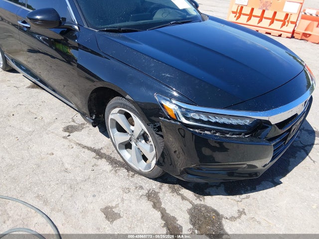 Honda Accord Touring 2018 1HGCV1F94JA192871 Image 17