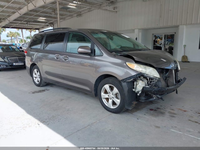 45965784 :رقم المزاد ، 5TDKK3DC1DS383099 vin ، 2013 Toyota Sienna Le V6 8 Passenger مزاد بيع