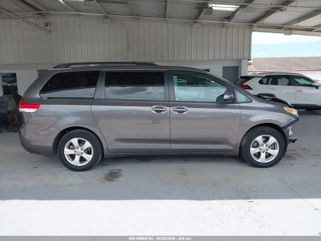 45965784 :رقم المزاد ، 5TDKK3DC1DS383099 vin ، 2013 Toyota Sienna Le V6 8 Passenger مزاد بيع