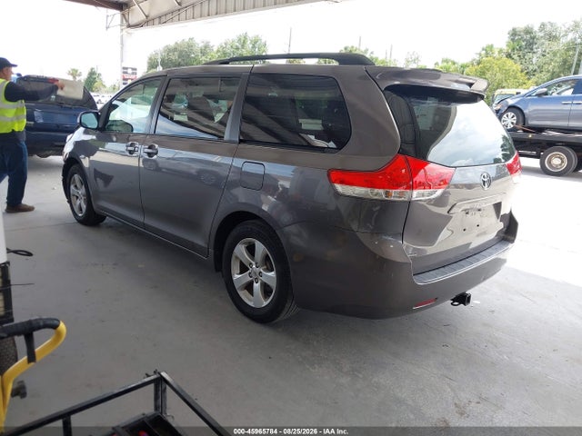 45965784 :رقم المزاد ، 5TDKK3DC1DS383099 vin ، 2013 Toyota Sienna Le V6 8 Passenger مزاد بيع