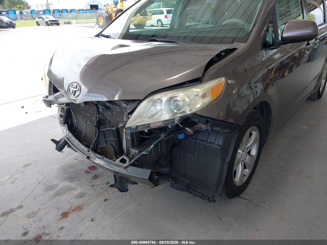 45965784 :رقم المزاد ، 5TDKK3DC1DS383099 vin ، 2013 Toyota Sienna Le V6 8 Passenger مزاد بيع