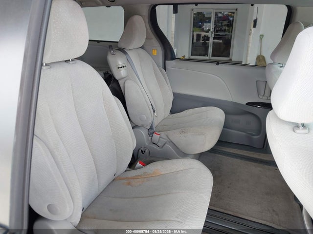 45965784 :رقم المزاد ، 5TDKK3DC1DS383099 vin ، 2013 Toyota Sienna Le V6 8 Passenger مزاد بيع