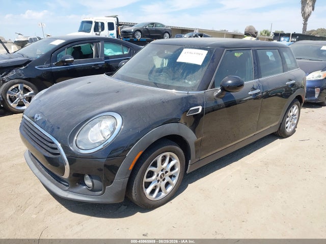 Mini Clubman Cooper 2016 WMWLN5C5XG2B35259 Image 2