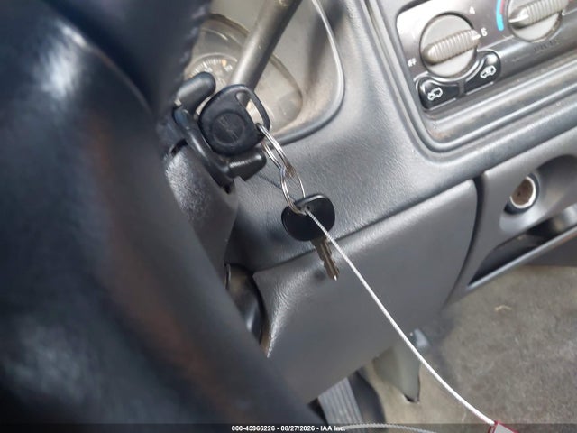 1999 Gmc Sierra 1500 Sle მანქანა იყიდება აუქციონზე, vin: 1GTEC14V3XZ533104, აუქციონის ნომერი: 45966226