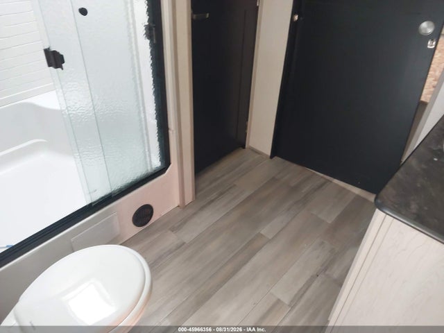 45966356 :رقم المزاد ، 5ZT2LCZB8PB011993 vin ، 2023 Forest River Lacrosse Rk Xluxury Lite 3411 Travel Trailer مزاد بيع