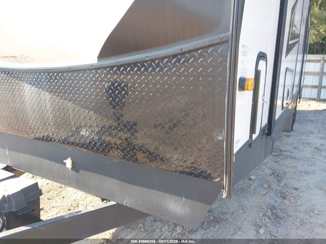 45966356 :رقم المزاد ، 5ZT2LCZB8PB011993 vin ، 2023 Forest River Lacrosse Rk Xluxury Lite 3411 Travel Trailer مزاد بيع