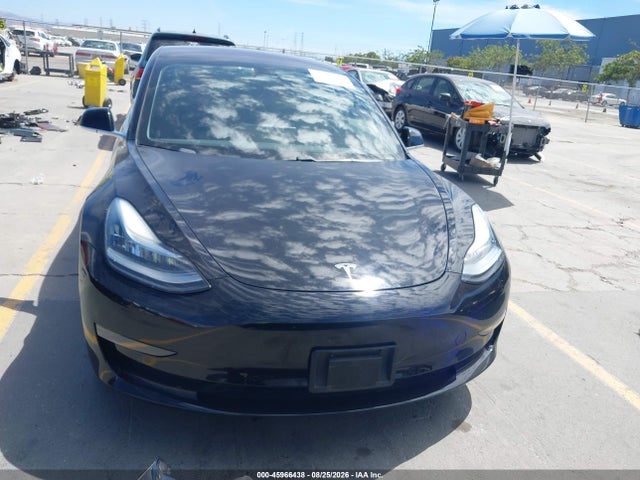 Продажа на аукционе авто 2018 Tesla Model 3 Long Range/mid Range, vin: 5YJ3E1EA3JF023507, номер лота: 45966438
