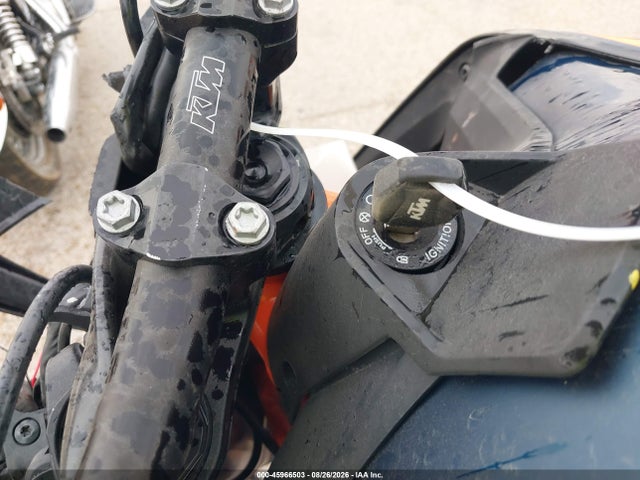 KTM 890 Duke R 2022 VBKTU9409NM830359 Image 11