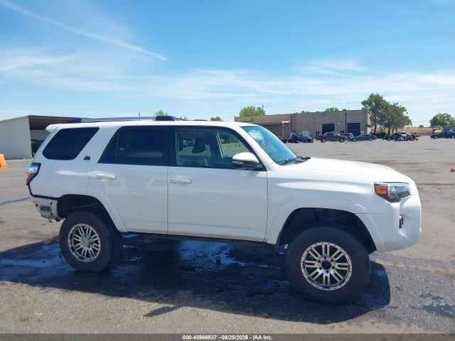 Aukcja sprzedaży 2020 Toyota 4runner Sr5 Premium, vin: JTEBU5JR2L5759582, numer aukcji: 45966637