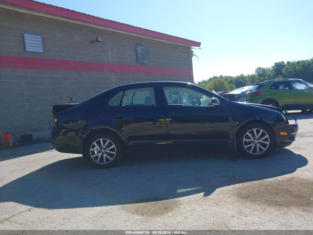 2010 Volkswagen Jetta Limited Edition მანქანა იყიდება აუქციონზე, vin: 3VWRZ7AJ3AM105348, აუქციონის ნომერი: 45966726