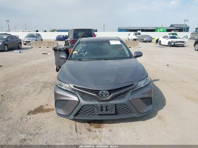 45966742 :رقم المزاد ، 4T1B11HK2JU103797 vin ، 2018 Toyota Camry Se مزاد بيع