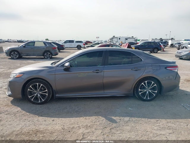 45966742 :رقم المزاد ، 4T1B11HK2JU103797 vin ، 2018 Toyota Camry Se مزاد بيع