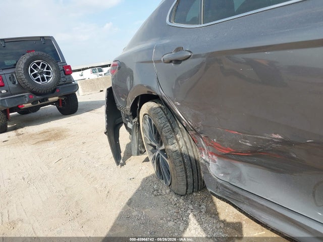 45966742 :رقم المزاد ، 4T1B11HK2JU103797 vin ، 2018 Toyota Camry Se مزاد بيع