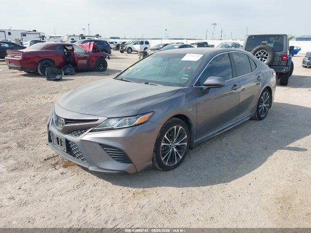 45966742 :رقم المزاد ، 4T1B11HK2JU103797 vin ، 2018 Toyota Camry Se مزاد بيع