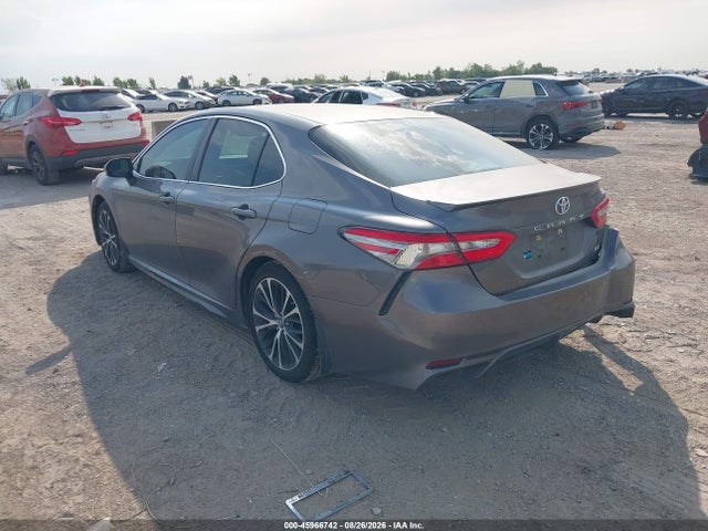 45966742 :رقم المزاد ، 4T1B11HK2JU103797 vin ، 2018 Toyota Camry Se مزاد بيع