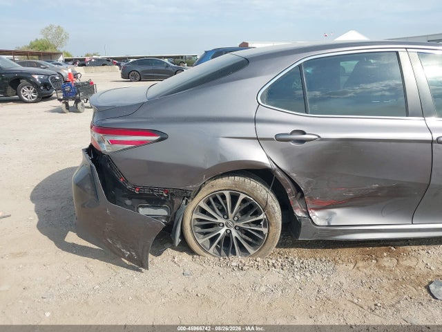 45966742 :رقم المزاد ، 4T1B11HK2JU103797 vin ، 2018 Toyota Camry Se مزاد بيع