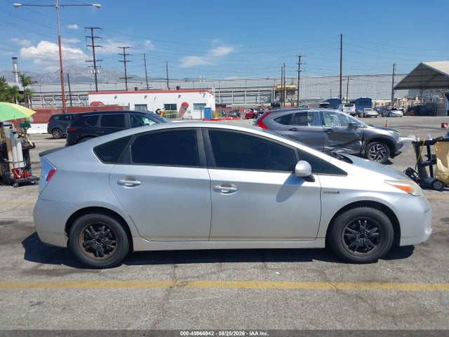 Toyota Prius Two 2014 JTDKN3DU6E1741179 Image 13