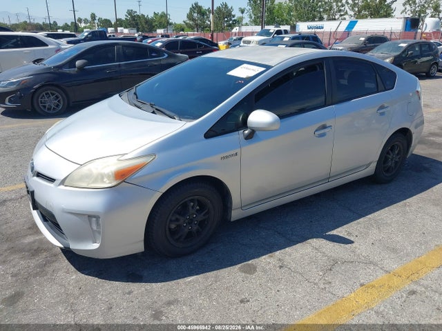 Toyota Prius Two 2014 JTDKN3DU6E1741179 Image 2