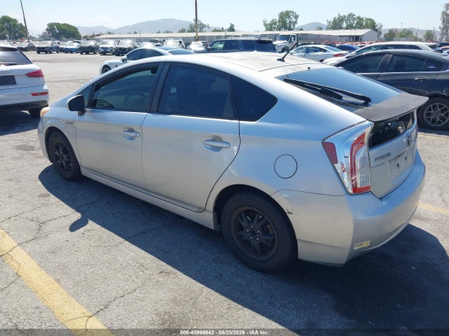 Toyota Prius Two 2014 JTDKN3DU6E1741179 Image 3