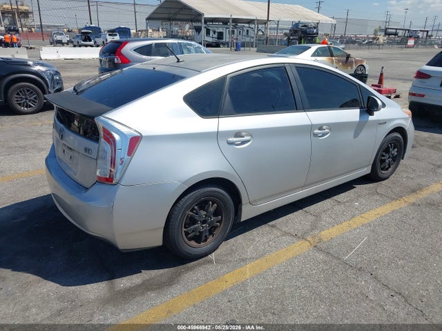 Toyota Prius Two 2014 JTDKN3DU6E1741179 Image 4