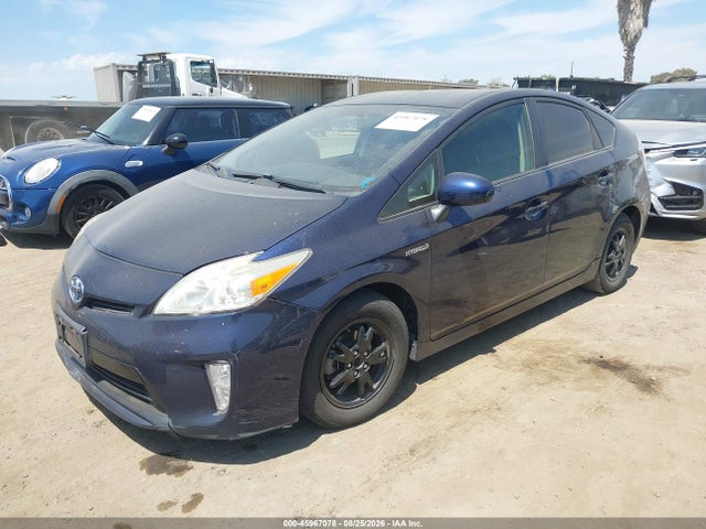 Toyota Prius Two 2014 JTDKN3DU6E0379960 Image 2