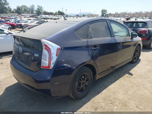 Toyota Prius Two 2014 JTDKN3DU6E0379960 Image 4