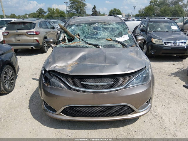 2017 Chrysler Pacifica Touring-l Plus მანქანა იყიდება აუქციონზე, vin: 2C4RC1EG0HR622514, აუქციონის ნომერი: 45967127