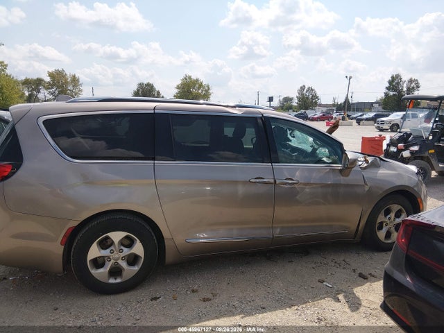 2017 Chrysler Pacifica Touring-l Plus მანქანა იყიდება აუქციონზე, vin: 2C4RC1EG0HR622514, აუქციონის ნომერი: 45967127
