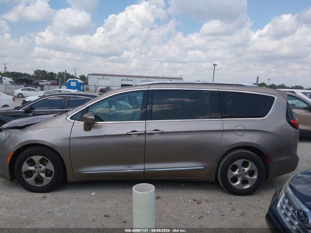 2017 Chrysler Pacifica Touring-l Plus მანქანა იყიდება აუქციონზე, vin: 2C4RC1EG0HR622514, აუქციონის ნომერი: 45967127