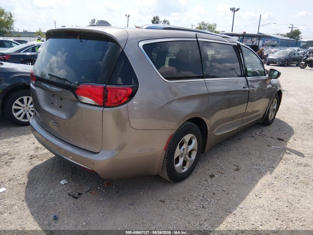 2017 Chrysler Pacifica Touring-l Plus მანქანა იყიდება აუქციონზე, vin: 2C4RC1EG0HR622514, აუქციონის ნომერი: 45967127