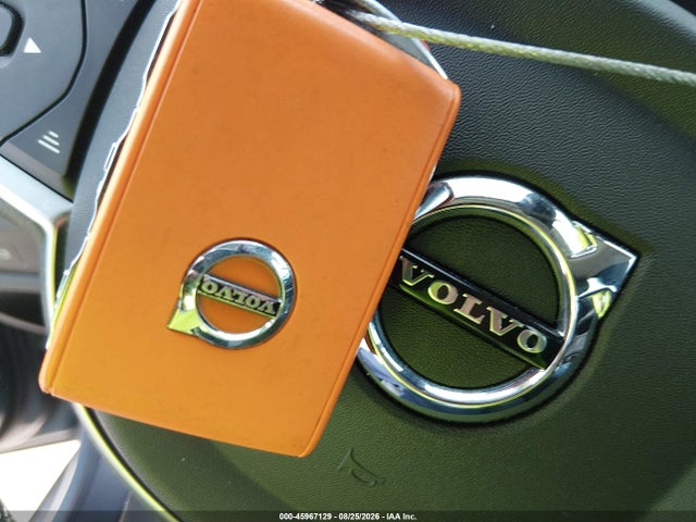 7JRL12FK9RG323001 Volvo S60 B5 Core Dark Theme