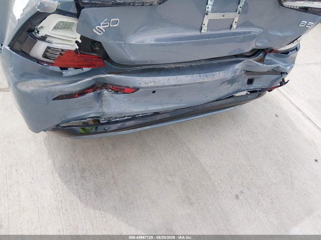 7JRL12FK9RG323001 Volvo S60 B5 Core Dark Theme