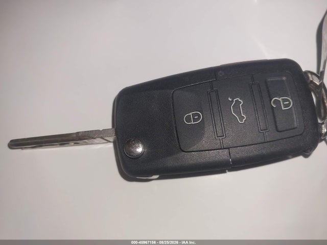 2000 Volkswagen New Beetle Gls მანქანა იყიდება აუქციონზე, vin: 3VWCC21C9YM473345, აუქციონის ნომერი: 45967156