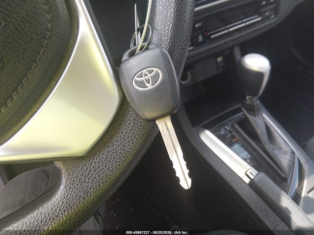 5YFBURHE2JP758852 Toyota COROLLA LE