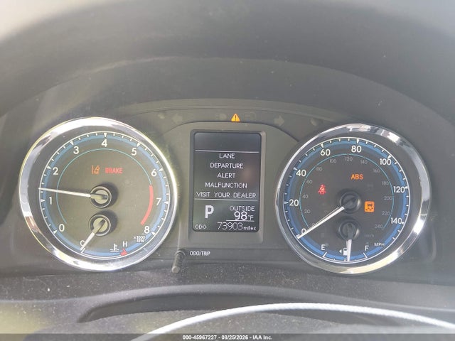 5YFBURHE2JP758852 Toyota COROLLA LE