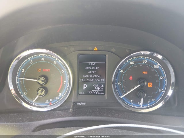 5YFBURHE2JP758852 Toyota COROLLA LE
