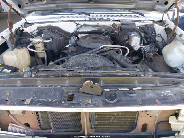 Продажа на аукционе авто 1985 Chevrolet Suburban K2, vin: 1GCGK26M8FF128670, номер лота: 45967442