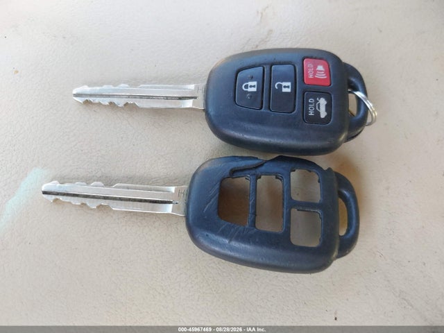 45967469 :رقم المزاد ، 4T4BF1FK9GR537301 vin ، 2016 Toyota Camry Le مزاد بيع