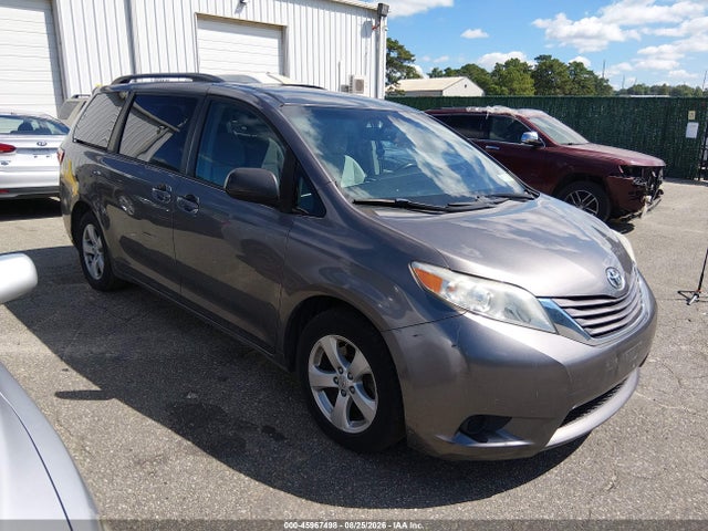 2017 Toyota Sienna Le 8 Passenger მანქანა იყიდება აუქციონზე, vin: 5TDKZ3DC4HS824628, აუქციონის ნომერი: 45967498
