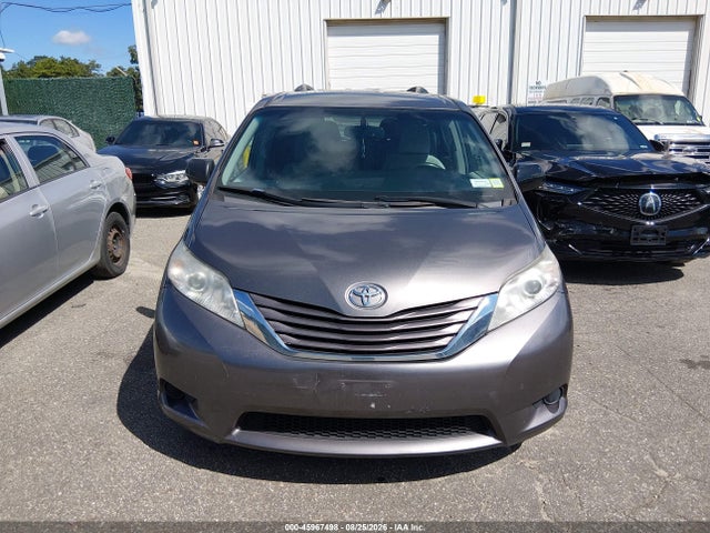 2017 Toyota Sienna Le 8 Passenger მანქანა იყიდება აუქციონზე, vin: 5TDKZ3DC4HS824628, აუქციონის ნომერი: 45967498