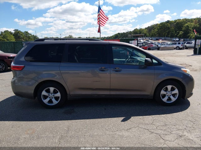 2017 Toyota Sienna Le 8 Passenger მანქანა იყიდება აუქციონზე, vin: 5TDKZ3DC4HS824628, აუქციონის ნომერი: 45967498