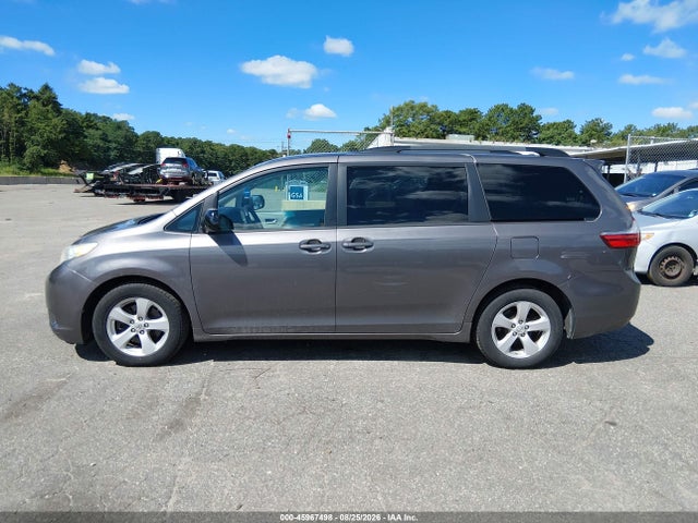 2017 Toyota Sienna Le 8 Passenger მანქანა იყიდება აუქციონზე, vin: 5TDKZ3DC4HS824628, აუქციონის ნომერი: 45967498