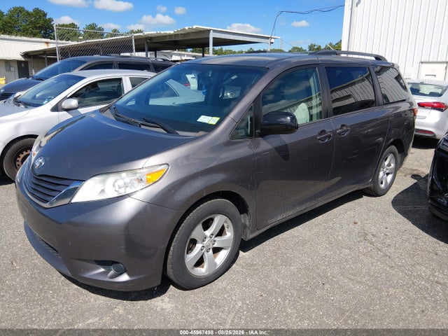 2017 Toyota Sienna Le 8 Passenger მანქანა იყიდება აუქციონზე, vin: 5TDKZ3DC4HS824628, აუქციონის ნომერი: 45967498