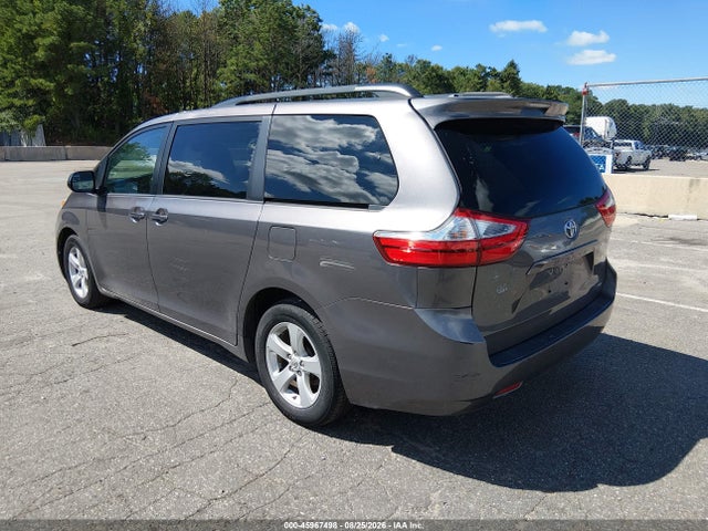 2017 Toyota Sienna Le 8 Passenger მანქანა იყიდება აუქციონზე, vin: 5TDKZ3DC4HS824628, აუქციონის ნომერი: 45967498