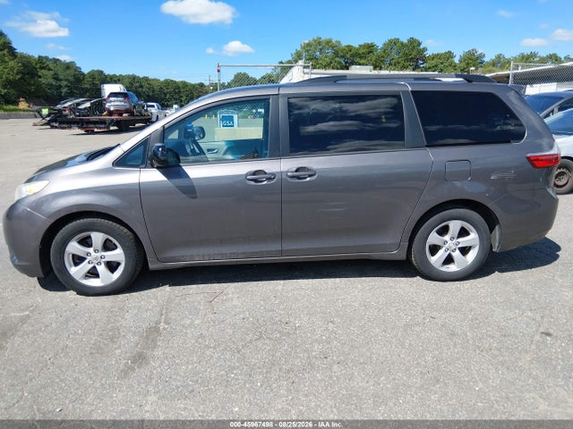 2017 Toyota Sienna Le 8 Passenger მანქანა იყიდება აუქციონზე, vin: 5TDKZ3DC4HS824628, აუქციონის ნომერი: 45967498