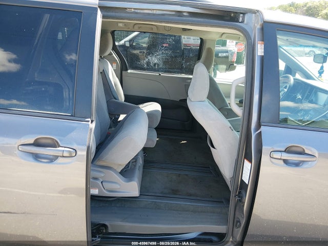 2017 Toyota Sienna Le 8 Passenger მანქანა იყიდება აუქციონზე, vin: 5TDKZ3DC4HS824628, აუქციონის ნომერი: 45967498