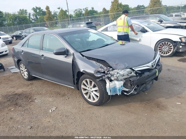 2014 Toyota Camry Xle V6 მანქანა იყიდება აუქციონზე, vin: 4T1BK1FK1EU551972, აუქციონის ნომერი: 45967541